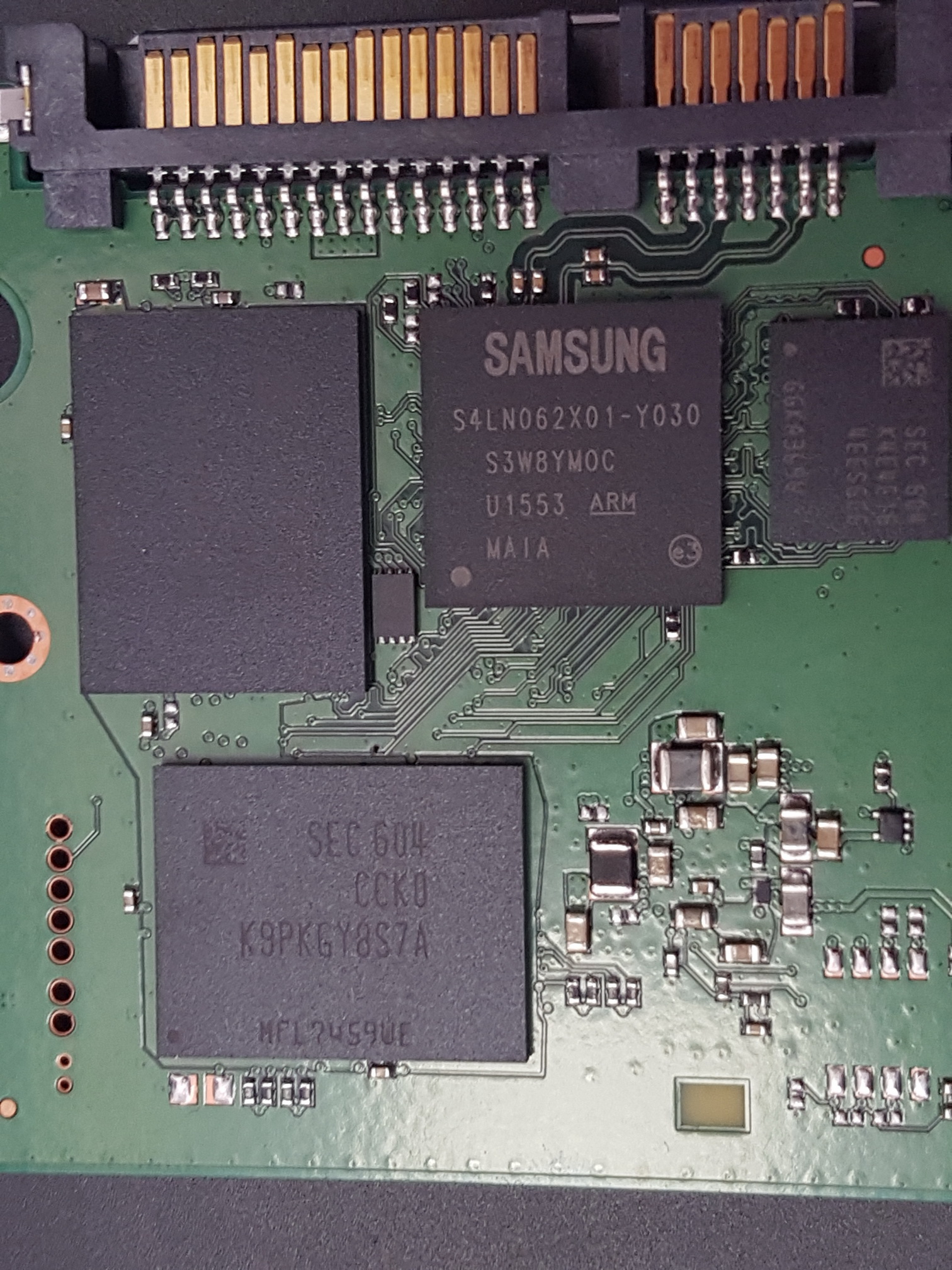 S4LN062X01---Samsung-SM871-2.jpg